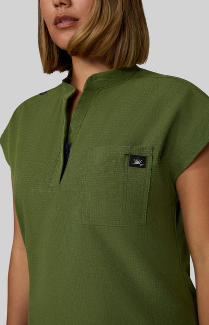Solis x koi Catrin Women's 2-Pocket Zipper-Neck Scrub Top (Martini Olive)