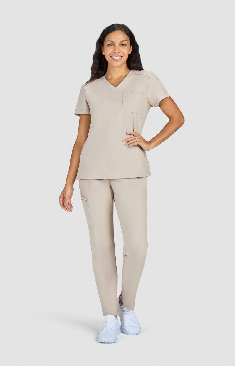 Cureology x koi Aura Women's 2-Pocket V-Neck Tuck-In Scrub Top
